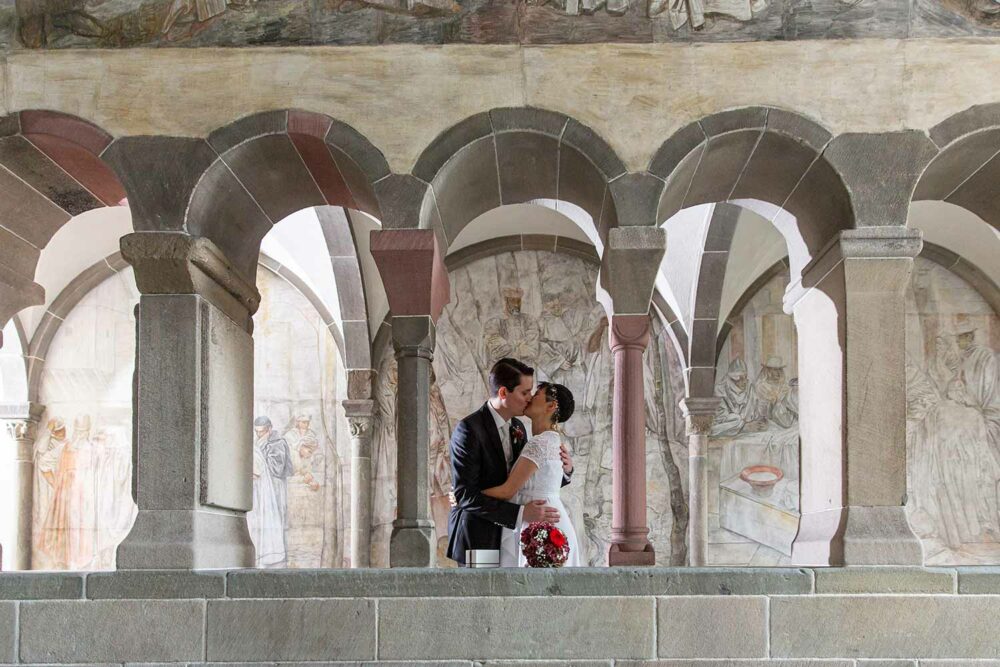 Ziviltrauung Fotograf Zürich Hochzeitsfotos im Kreuzgang Fraumünster