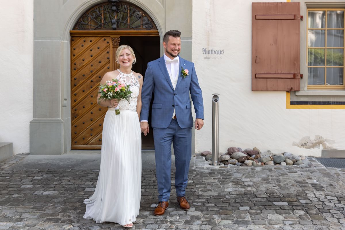 Hochzeitsfotograf für Zürich-UTZ_2476 Hochzeitsfotograf für den Kanton Zürich, Brautpaar beim Amtshaus Rüti