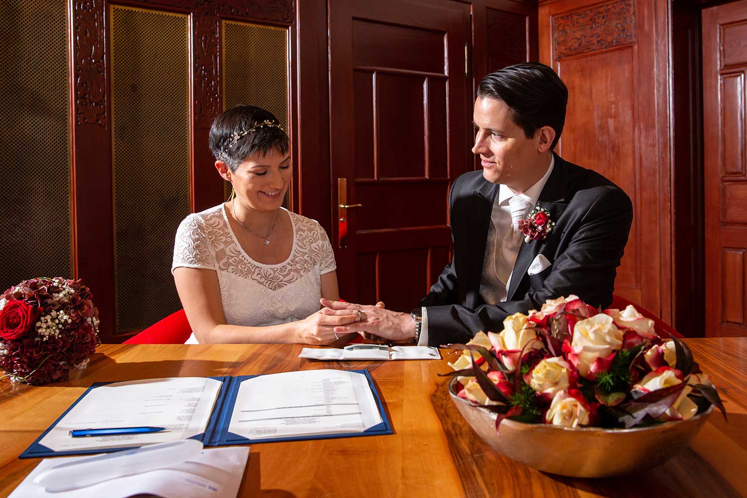 Ringtausch-1 Ziviltrauung Fotograf Zürich, Trauzimmer