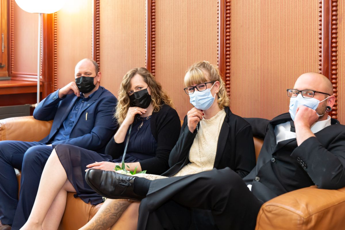 Ziviltrauung Corona -UTZ_6566 Fotograf Ziviltrauung Zürich dokumentiert Liebe trotz Corona-Beschränkungen.