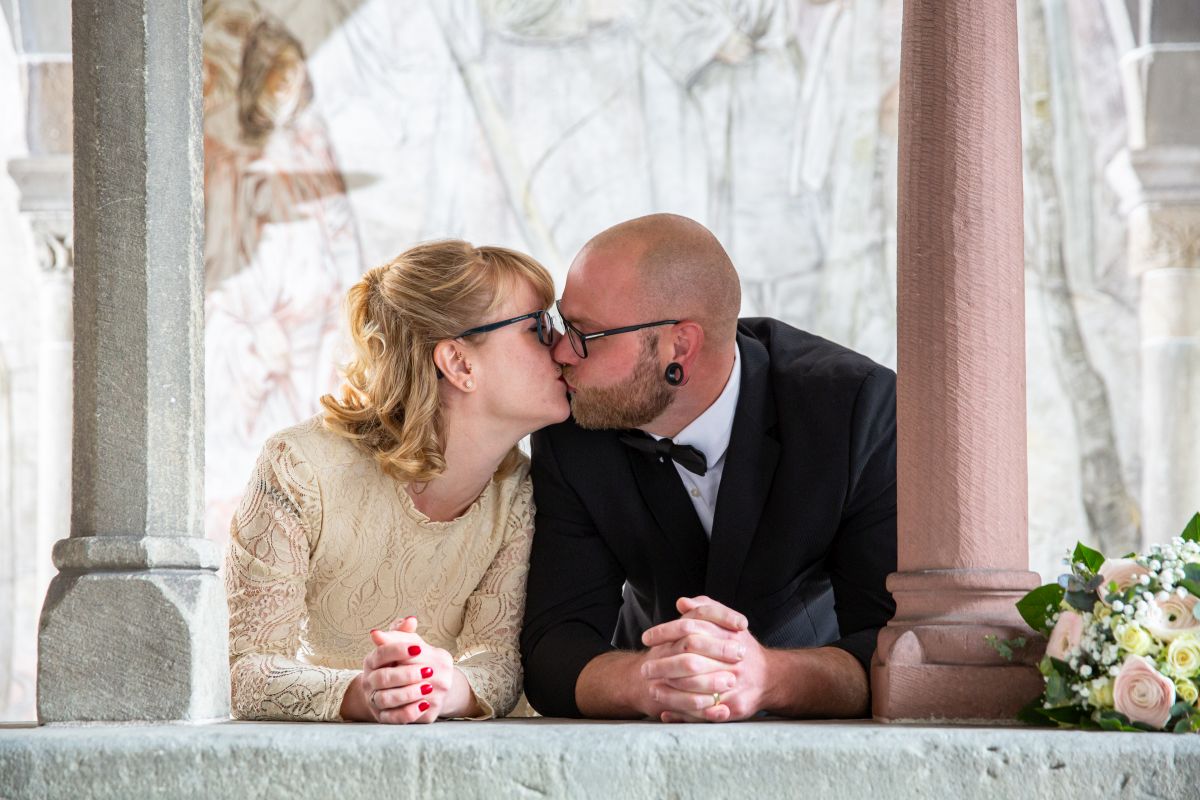 Ziviltrauung Corona -UTZ_6725 Licht, Schatten und stille Romantik, fotografiert vom Hochzeitsfotograf Zürich.