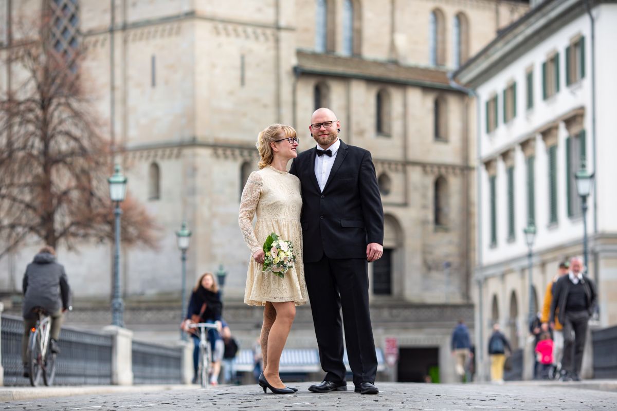 Ziviltrauung Corona -UTZ_6749 Fotograf Ziviltrauung Zürich fängt natürliche Emotionen ein am Zürichsee